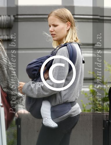 Amsterdam 17 juni 2014
Caro Lensen met broer baby en dochter.