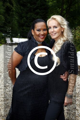 Wassenaar 16 juni 2014
De society lunch georganiseerd door Tony Tetro ik kasteel Wittenstein.
Mandy v Huydts en Ingrid Simons