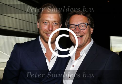 Schiphol OOst 18 juni 2015
Presentatie cast the bodyguard met in de hoofdrollen Romy Monteiro Carolina Dijkhuizen Mark v Eeuwen en Dave Mantel. Albert Verlinde is de producent namens Stage entertainment.
Ze arriveren in het nieuwe prive vliegtuig van John de Mol op schiphol OOst