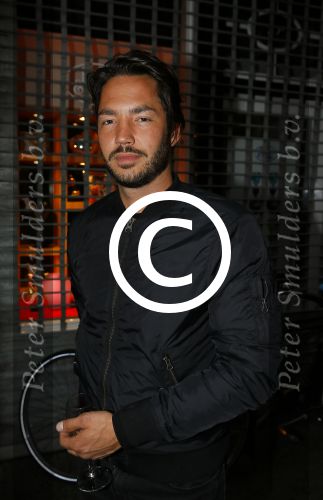 Den Haag 16 juli 2015
Verjaardagsfeestje Frits Huffnagel in Den Haag.
De vermeende vriend van Bridget Maasland Allard v Santbrink met zijn moeder Liesbeth v Dijk