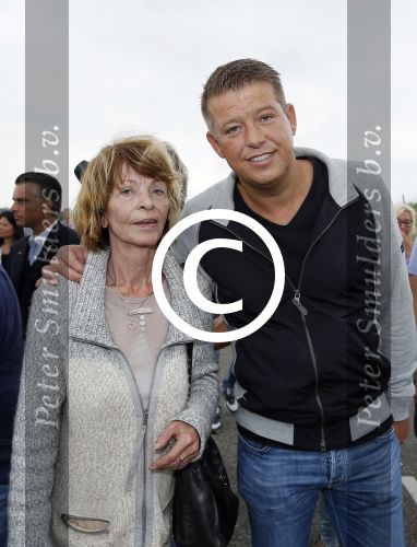 Volendam Katwoude 15 augustus 2015
Trouwen Jaap en Jenny Kwakman. Aloys Buijs met moeder