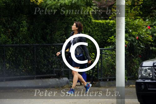 Amsterdam 13 juni 2015
Amanda Beekman haalt haar kinderen op bij ex man Martijn Krabbe.