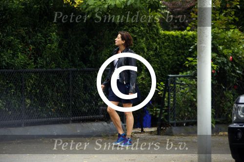 Amsterdam 13 juni 2015
Amanda Beekman haalt haar kinderen op bij ex man Martijn Krabbe.