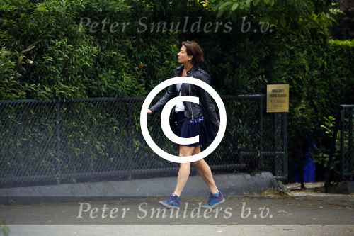 Amsterdam 13 juni 2015
Amanda Beekman haalt haar kinderen op bij ex man Martijn Krabbe.