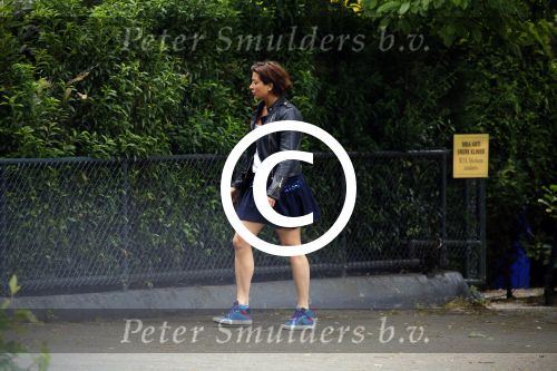 Amsterdam 13 juni 2015
Amanda Beekman haalt haar kinderen op bij ex man Martijn Krabbe.