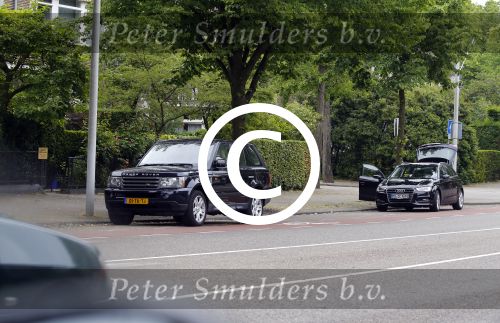 Amsterdam 13 juni 2015
Amanda Beekman haalt haar kinderen op bij ex man Martijn Krabbe.