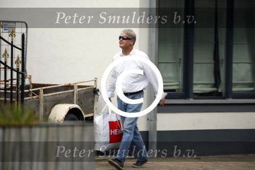 Aalsmeer 9 juli 2015
Bonnie st Claire en haar man Anne-Jan Jongbloed zijn verhuisd naar hun nieuwe huis.