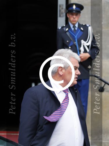 Amsterdam 2 juli 2015  
Prinses Baetrix vertrekt in haar verlengde Volvo bij het paleis. beveiliging