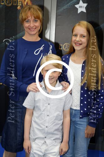 Amsterdam 20 juni 2015
Premiere Code M in het nieuwe de la mar met oa Senna Borsato. Bianca Krijgsman met kinderen