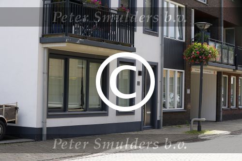 Aalsmeer 9 juli 2015
Bonnie st Claire en haar man Anne-Jan Jongbloed zijn verhuisd naar hun nieuwe huis.