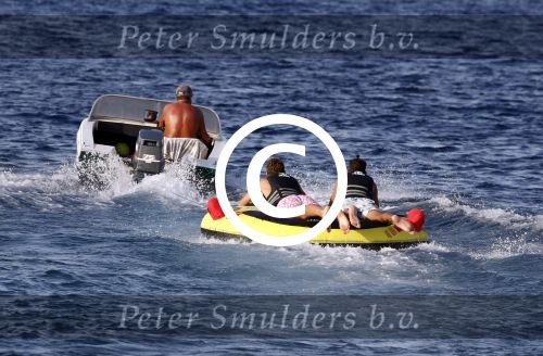 ibiza 5 augustus 2015
Lilly Becker en haar zoon en de zonen van Boris Becker op het strand van Cala Bassa