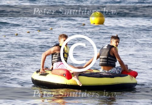 ibiza 5 augustus 2015
Lilly Becker en haar zoon en de zonen van Boris Becker op het strand van Cala Bassa