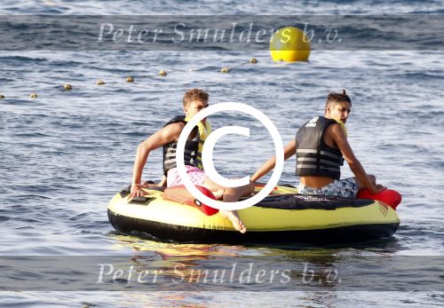 ibiza 5 augustus 2015
Lilly Becker en haar zoon en de zonen van Boris Becker op het strand van Cala Bassa