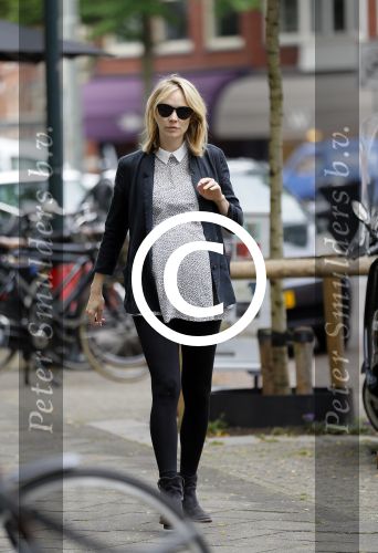 Amsterdam 14 juli 2015
Bracha v Doesburgh zwanger winkelend op de cornelis schuytstraat
