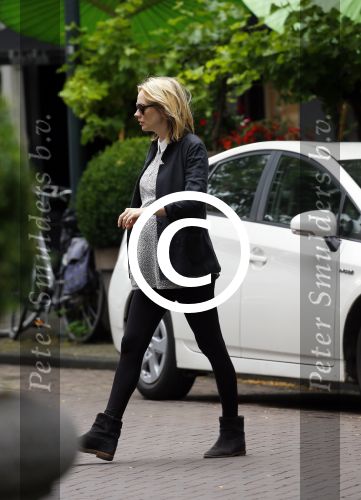 Amsterdam 14 juli 2015
Bracha v Doesburgh zwanger winkelend op de cornelis schuytstraat