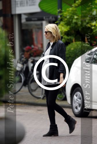 Amsterdam 14 juli 2015
Bracha v Doesburgh zwanger winkelend op de cornelis schuytstraat