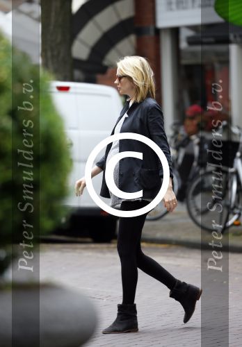 Amsterdam 14 juli 2015
Bracha v Doesburgh zwanger winkelend op de cornelis schuytstraat