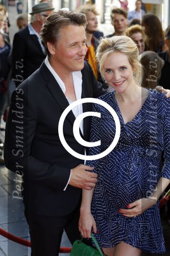 Amsterdam 14 juli 2015  
Premiere de Reunie in Tuschinski met in de hoofdrollen Daan Schuurmans en Thekla Reuten.
Thekla is zwanger en haar vriend Gijs Naber is er ook alsmede de zwangere Bracha v Doesburgh.