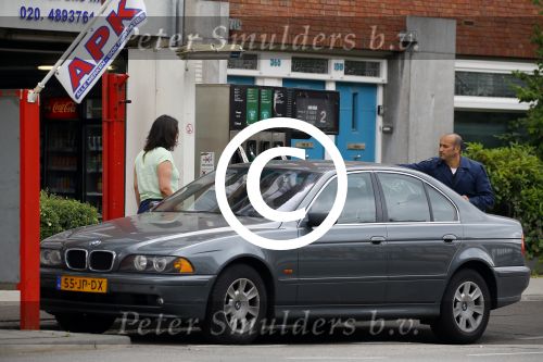 Amsterdam 16 juni 2015 
Caro Emerald gaat tanken met haar auto.