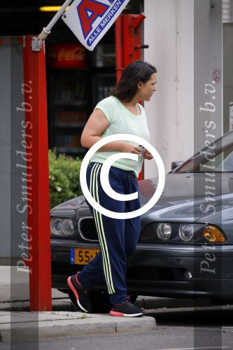 Amsterdam 16 juni 2015 
Caro Emerald gaat tanken met haar auto.