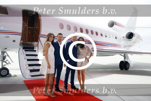 Schiphol OOst 18 juni 2015
Presentatie cast the bodyguard met in de hoofdrollen Romy Monteiro Carolina Dijkhuizen Mark v Eeuwen en Dave Mantel. Albert Verlinde is de producent namens Stage entertainment.
Ze arriveren in het nieuwe prive vliegtuig van John de Mol op schiphol OOst