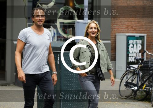 Amsterdam 12 augustus 2015 
Chantal Janzen met haar man Marco op de cornelis schuytstraat