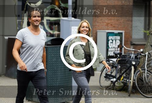 Amsterdam 12 augustus 2015 
Chantal Janzen met haar man Marco op de cornelis schuytstraat