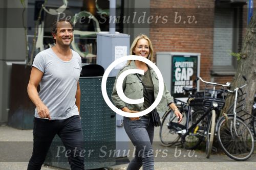 Amsterdam 12 augustus 2015 
Chantal Janzen met haar man Marco op de cornelis schuytstraat