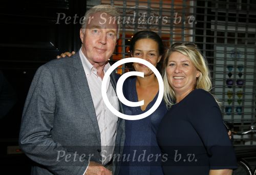 Den Haag 16 juli 2015
Verjaardagsfeestje Frits Huffnagel in Den Haag. Claudia Duinisveld met een vriendin