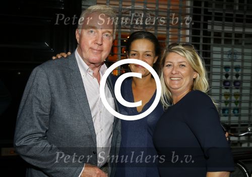 Den Haag 16 juli 2015
Verjaardagsfeestje Frits Huffnagel in Den Haag. Claudia Duinisveld met een vriendin