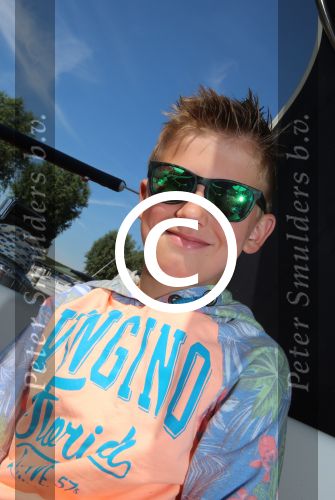 Sneek, 2 Augustus 2015
Rintje Ritsma met zijn vriendin Youandi Mazeland en haar zoon Clemens
met hun boot de Bluefin