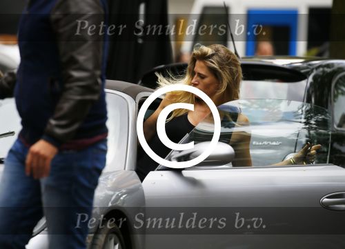Amsterdam 22 juni 2015
Danielle Overgaag Oerlemans in porsche 911 op cornelis schuytstraat