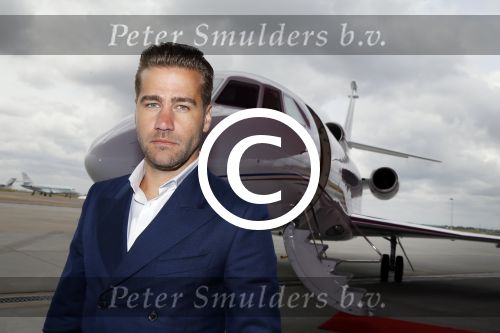 Schiphol OOst 18 juni 2015
Presentatie cast the bodyguard met in de hoofdrollen Romy Monteiro Carolina Dijkhuizen Mark v Eeuwen en Dave Mantel. Albert Verlinde is de producent namens Stage entertainment.
Ze arriveren in het nieuwe prive vliegtuig van John de Mol op schiphol OOst