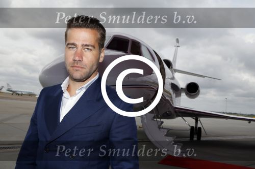 Schiphol OOst 18 juni 2015
Presentatie cast the bodyguard met in de hoofdrollen Romy Monteiro Carolina Dijkhuizen Mark v Eeuwen en Dave Mantel. Albert Verlinde is de producent namens Stage entertainment.
Ze arriveren in het nieuwe prive vliegtuig van John de Mol op schiphol OOst