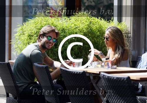 Amsterdam 17 juli 2015
Dave Roelvink met een dame waarvan Dave zegt dat het zijn manager is.