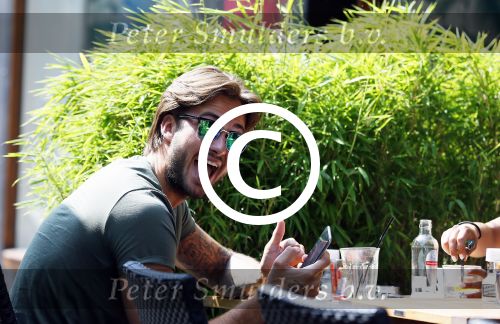 Amsterdam 17 juli 2015
Dave Roelvink met een dame waarvan Dave zegt dat het zijn manager is.