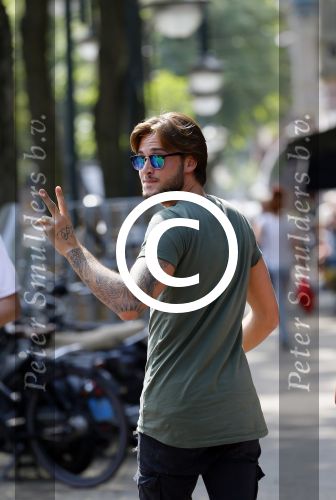 Amsterdam 17 juli 2015
Dave Roelvink met een dame waarvan Dave zegt dat het zijn manager is.