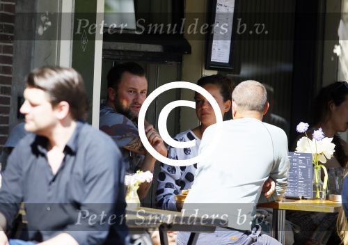 Amsterdam 10 juli 2015
Dennis Weening met een vriendin op terras.