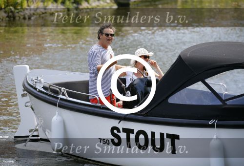Amsterdam 1 juli 2015
Dirk en Suus Zeelenberg varen met hun sloep (boot) over de amsterdamse grachten