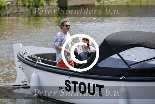 Amsterdam 1 juli 2015
Dirk en Suus Zeelenberg varen met hun sloep (boot) over de amsterdamse grachten