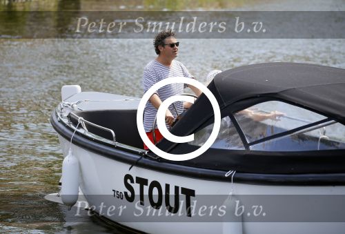Amsterdam 1 juli 2015
Dirk en Suus Zeelenberg varen met hun sloep (boot) over de amsterdamse grachten