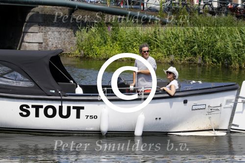 Amsterdam 1 juli 2015
Dirk en Suus Zeelenberg varen met hun sloep (boot) over de amsterdamse grachten