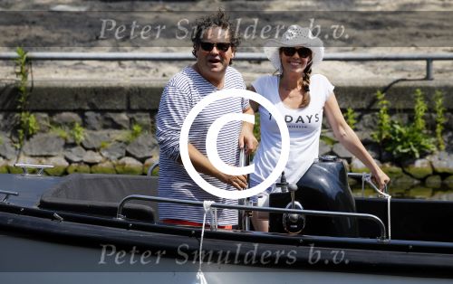 Amsterdam 1 juli 2015
Dirk en Suus Zeelenberg varen met hun sloep (boot) over de amsterdamse grachten