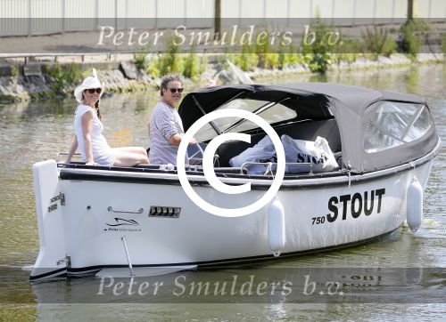 Amsterdam 1 juli 2015
Dirk en Suus Zeelenberg varen met hun sloep (boot) over de amsterdamse grachten