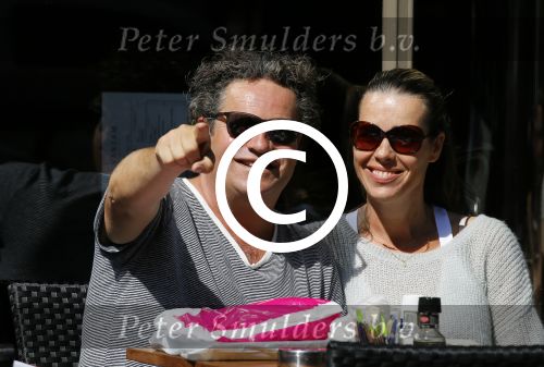 Amsterdam 29 juni 2015 
Dirk Zeelenberg met zijn vrouw Suus op terras