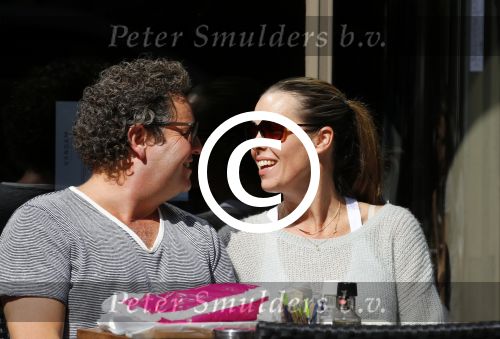 Amsterdam 29 juni 2015 
Dirk Zeelenberg met zijn vrouw Suus op terras