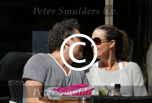 Amsterdam 29 juni 2015 
Dirk Zeelenberg met zijn vrouw Suus op terras