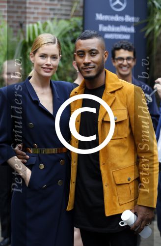 Amsterdam 13 juli 2015
Modeshow Maria Cle Leal tijdens de Amsterdam fashion week in aanwezigheid van Doutzen Kroes en Sunnery James.