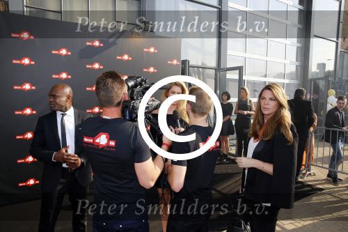 Amsterdam 26 juni 2015
Dance 4 life gala. Doutzen Kroes. Doutzen met haar manager Sarah Keller