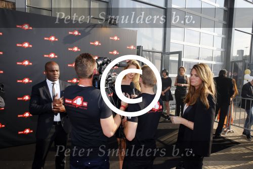 Amsterdam 26 juni 2015
Dance 4 life gala. Doutzen Kroes. Doutzen met haar manager Sarah Keller
